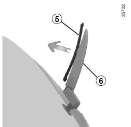 Substituição da escova de limpa-vidros traseiro 5