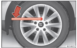Substituição de roda: desapertar os parafusos da roda.