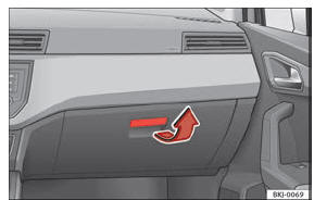 Fig. 133 Lado do passageiro: porta-luvas.